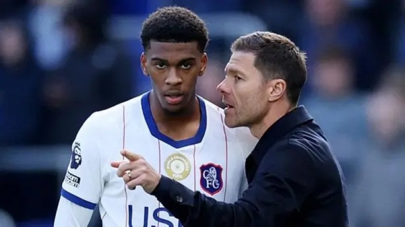 Chelsea fait face à une décision difficile concernant Josh Achiampong après sa belle performance sous Alonso