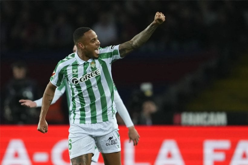Le FC Barcelone envisage de signer un défenseur du Real Betis en janvier