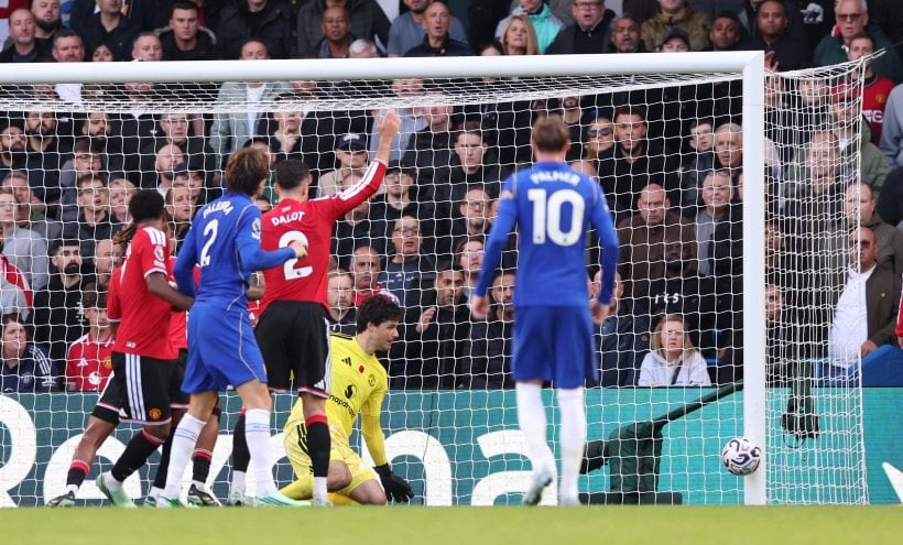 Chelsea beat Manchester United 2-0 in the Premier League