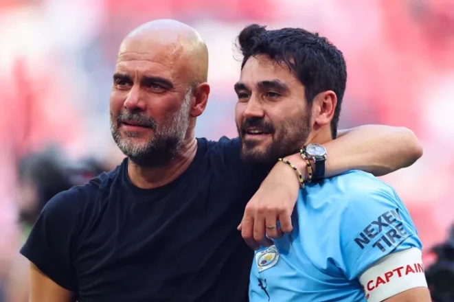 Officially... Gundogan flies to Manchester