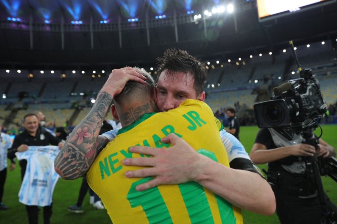 Santos coach: Brazil should do to Neymar what Argentina did to Messi