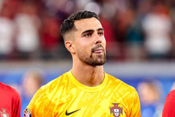Barcelona determines its position on signing Diogo Costa