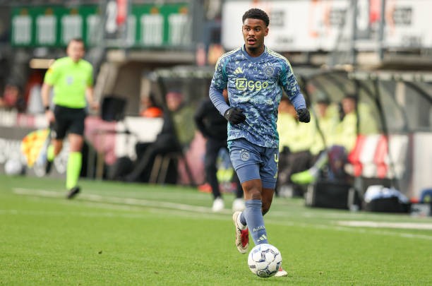Chelsea is close to signing the Dutch Ajax defender