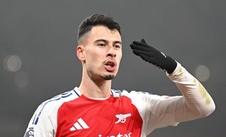 Arsenal begins talks with his star
