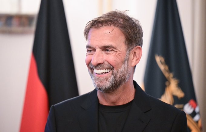 Klopp returns from vacation with a new position