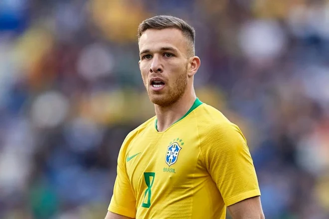 A French club is competing with Betis to include Arthur