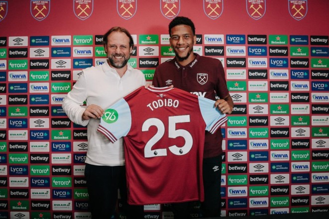 Officially... West Ham announces the inclusion of Todibo