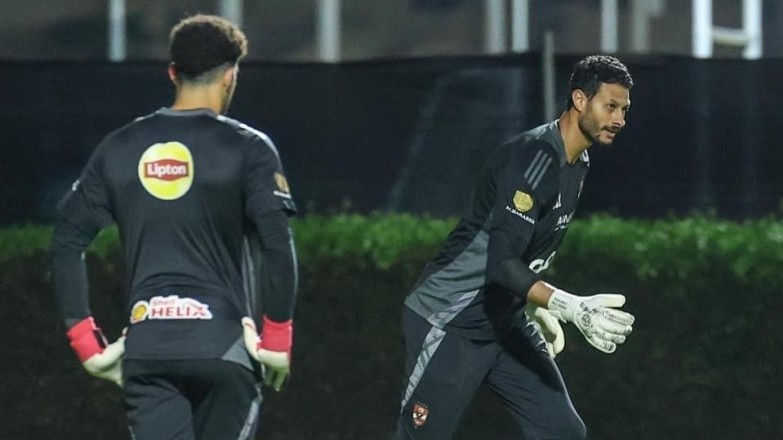 El-Hadary ignites the atmosphere hours before the summit match