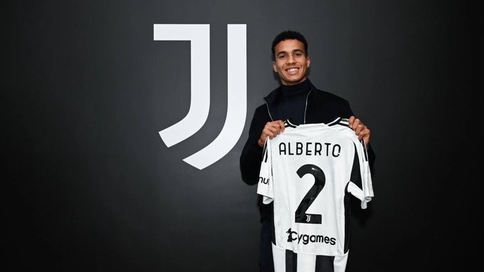 Officially... Juventus announces a new deal