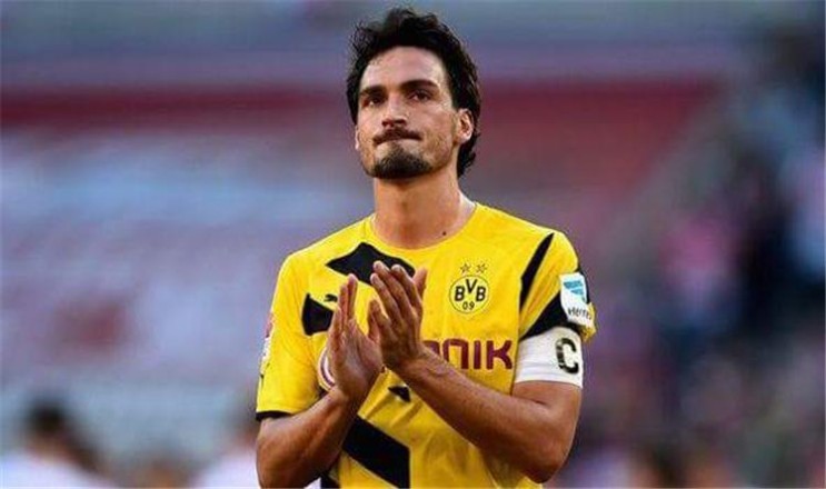 Hummels rejects offers from Saudi Arabia and France