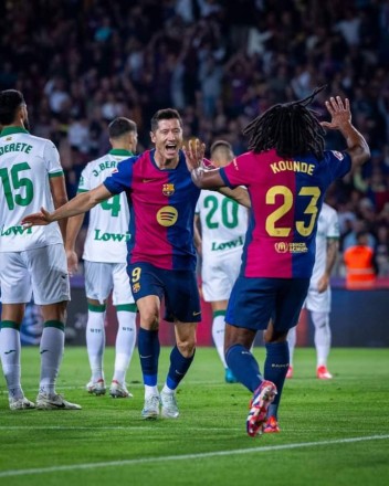 Lewandowski continues to shine with Flick