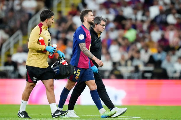 Officially... Barcelona announces the details of Inigo Martinez's injury and the duration of his absence