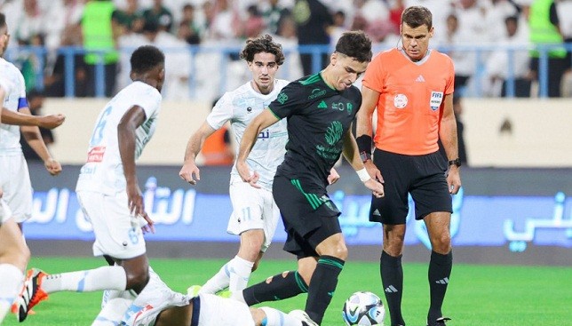 Vega undergoes physical tests to decide his position on facing Al Hilal