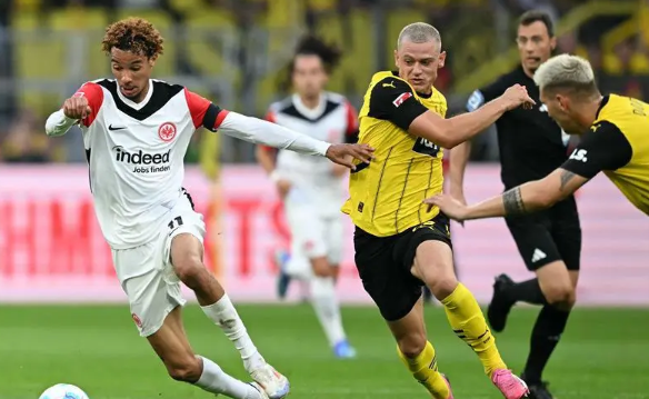 Dortmund begins its Bundesliga campaign with a valuable victory