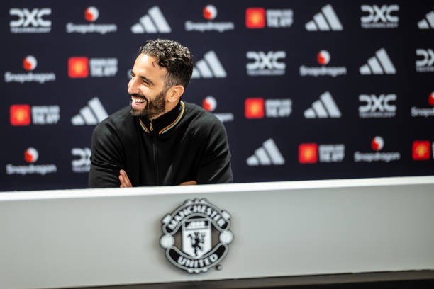 Manchester United announces the joining of 5 assistants with Amorim