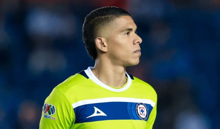 Bayern Munich is moving to include a Latin goalkeeper