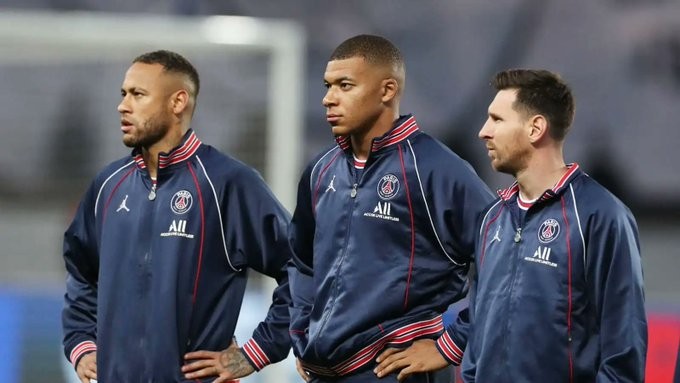 How was Paris Saint-Germain affected by the departure of its stars?