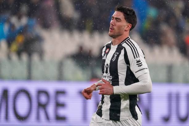 Manchester United Approaches Signing Vlahovic