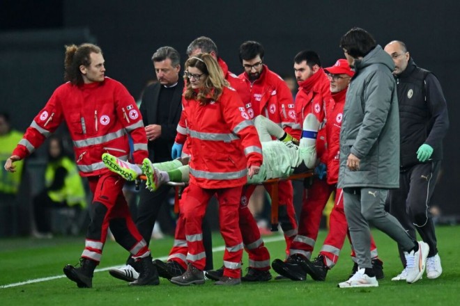 Milan Goalkeeper Taken to Hospital