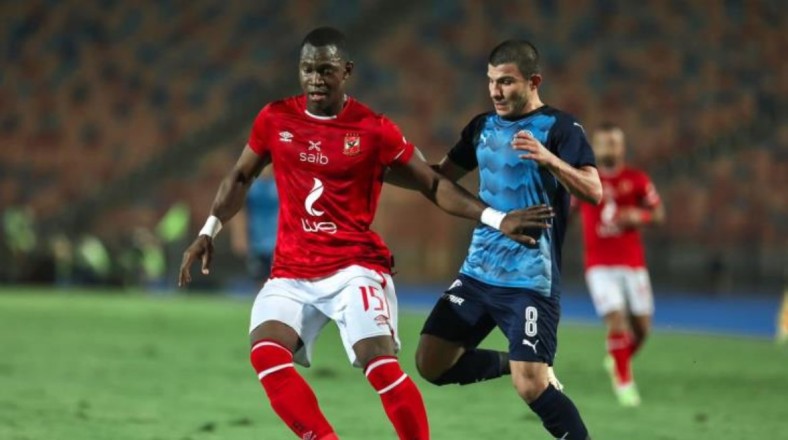 Dunga mocks the referee of the Al-Ahly and Pyramids match