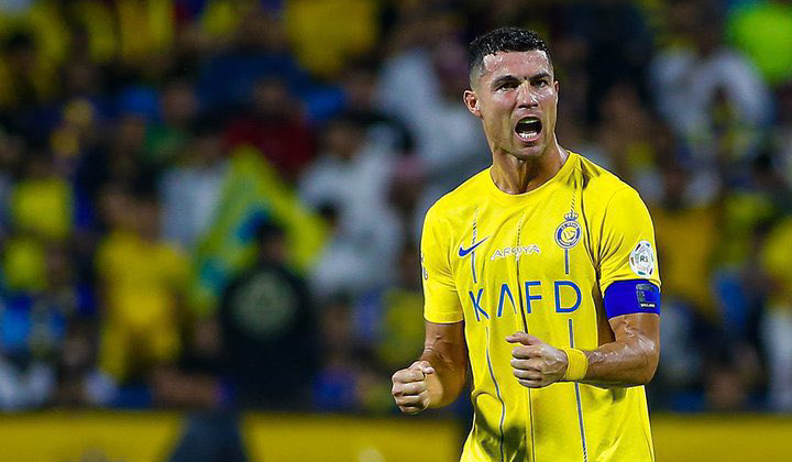 Al-Nassr's medical staff prepares Ronaldo for the Al-Orouba match