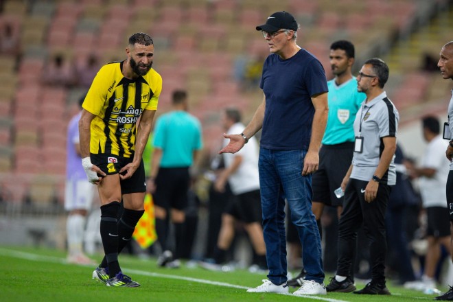 Hésitation de Laurent Blanc avant le match contre Al-Nassr
