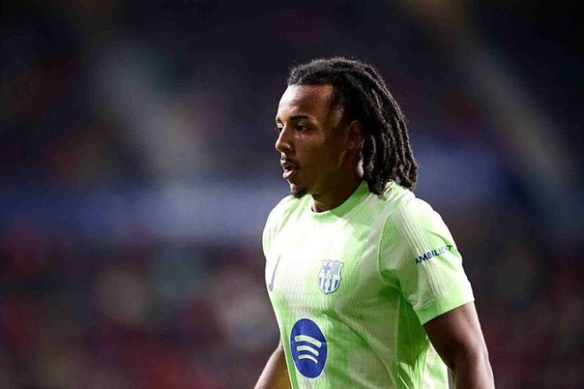 Surprise about Kounde's presence on the bench against Alaves