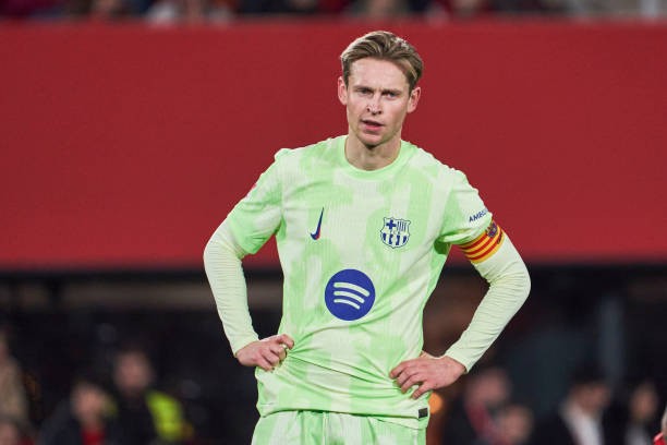 Increasing doubts about De Jong's future with Barcelona