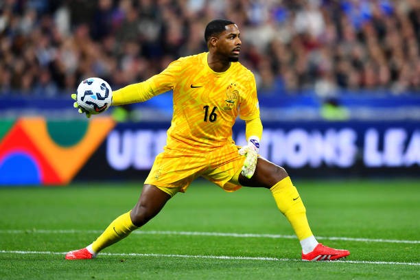 English Premier League Clubs Target Milan Goalkeeper
