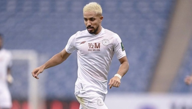 6 clubs are competing to include Hattan Bahbari