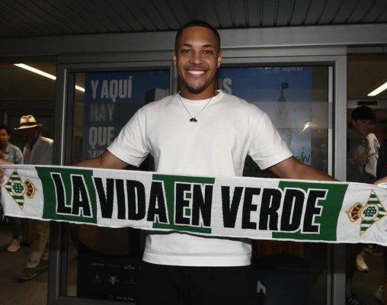 Officially... Betis announces his contract with Vitor Roque