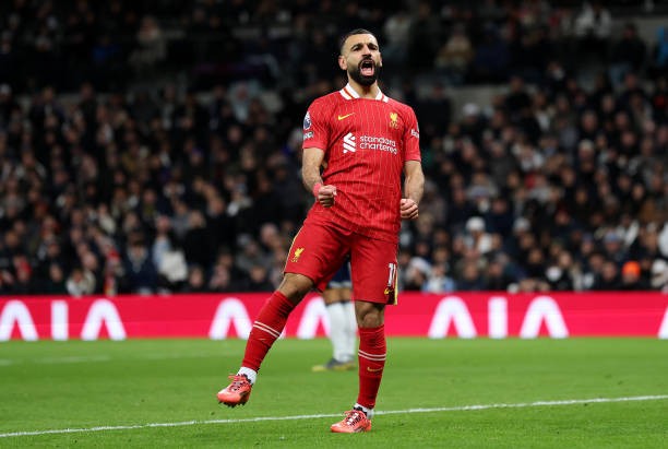 Chelsea star chooses Mohamed Salah among the top 3 players in the Premier League