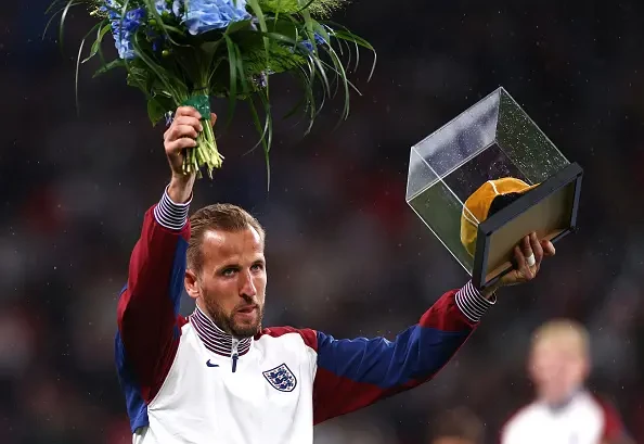 The England national team honors Harry Kane