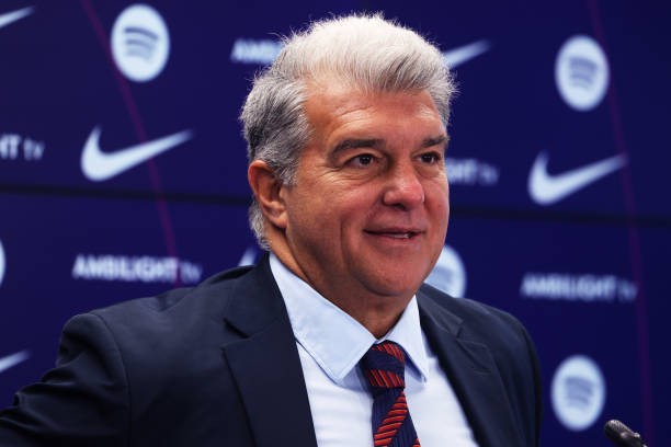 Barcelona is studying the transfer of the next El Clásico to a large European stadium