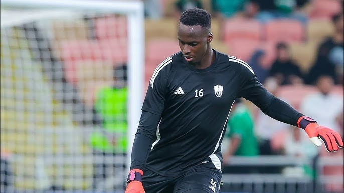Mendy competes with Rajkovic for an award in the Roshen League