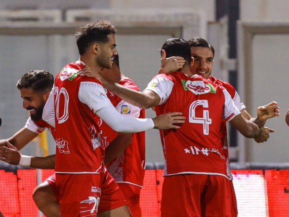 Persepolis throws the table at the police in the final moments