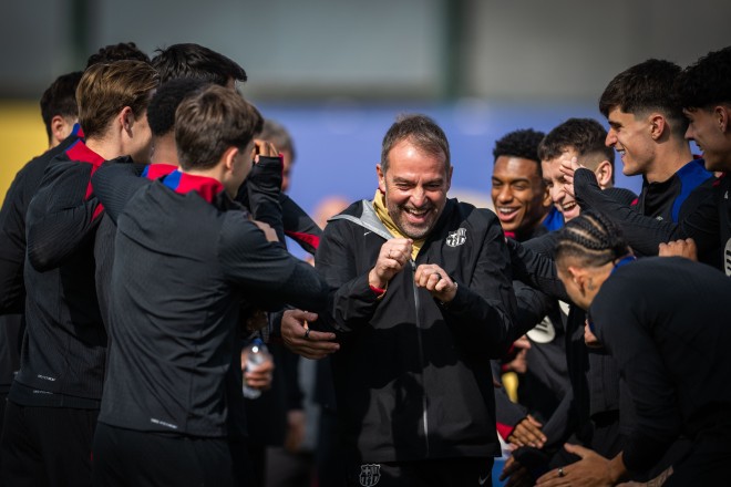 Barcelona players celebrate with his birthday