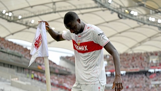 Dortmund finalizes its first deal