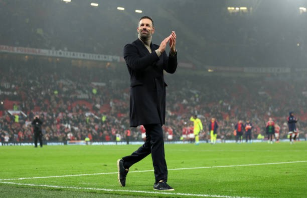 Van Nistelrooy bids farewell to United with touching words
