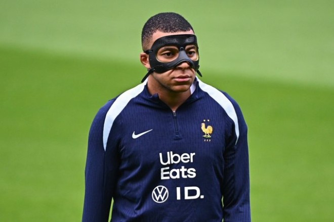 Newspaper confirms Mbappé's starting appearance against Poland
