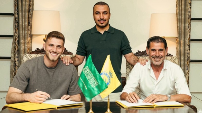 Officially... Al-Nasr announces the contract with goalkeeper Pinto