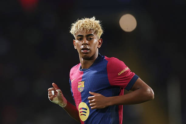 Lamine Yamal brilla y aspira a lograr el triplete con el Barcelona.