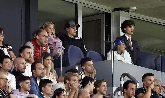 Kroos is in the Bernabeu stands