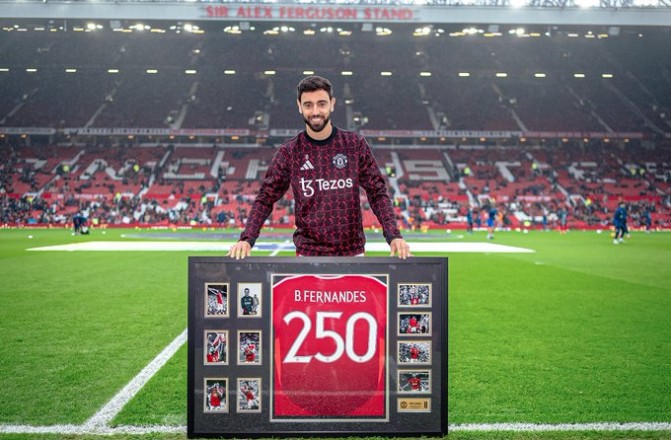 Manchester United honors Bruno Fernandes