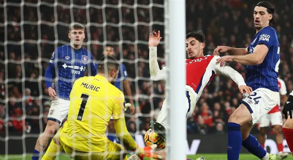 Arsenal achieves a valuable victory in the Premier League