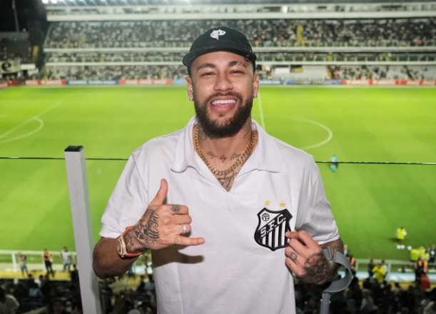 Neymar announces his return to Santos