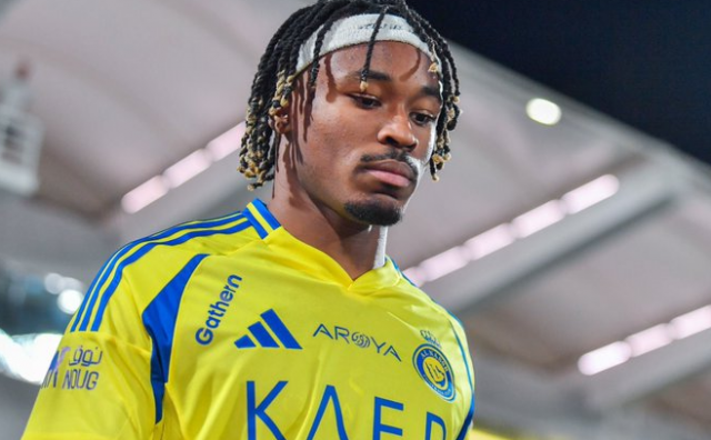 Simakan worries his coach Stefano Pioli