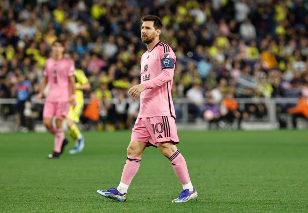 Messi sends a message to Barcelona fans