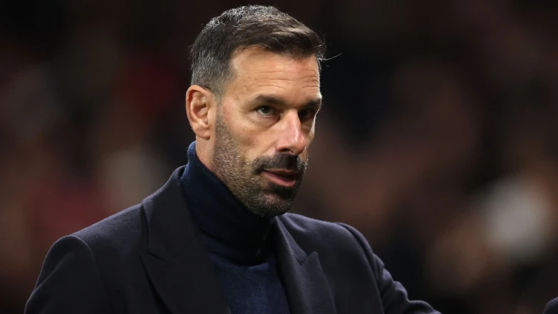 Nistelrooy requests two players from Manchester United