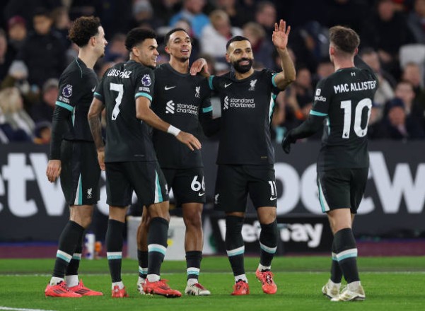 Liverpool decides the fate of the Manchester United match in the Premier League